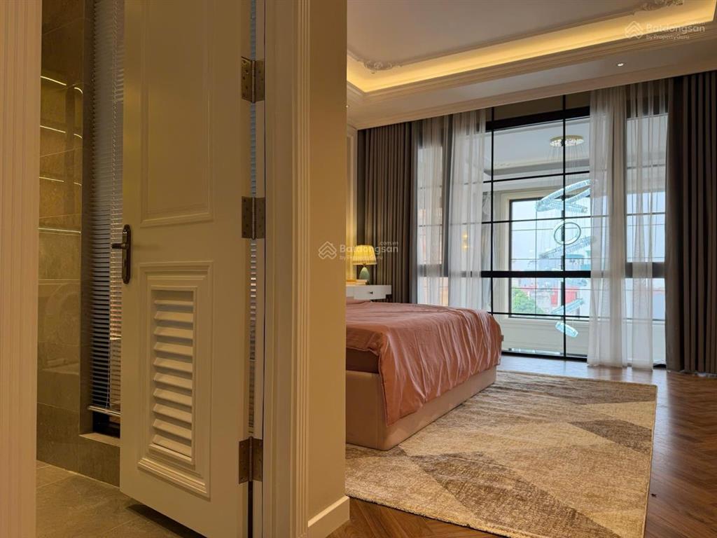 Phân lô hoàng quốc việt, 70m 4 tầng, mt rộng, ôtô vào nhà, thang máy chờ, sổ đẹp, ở và kinh doanh