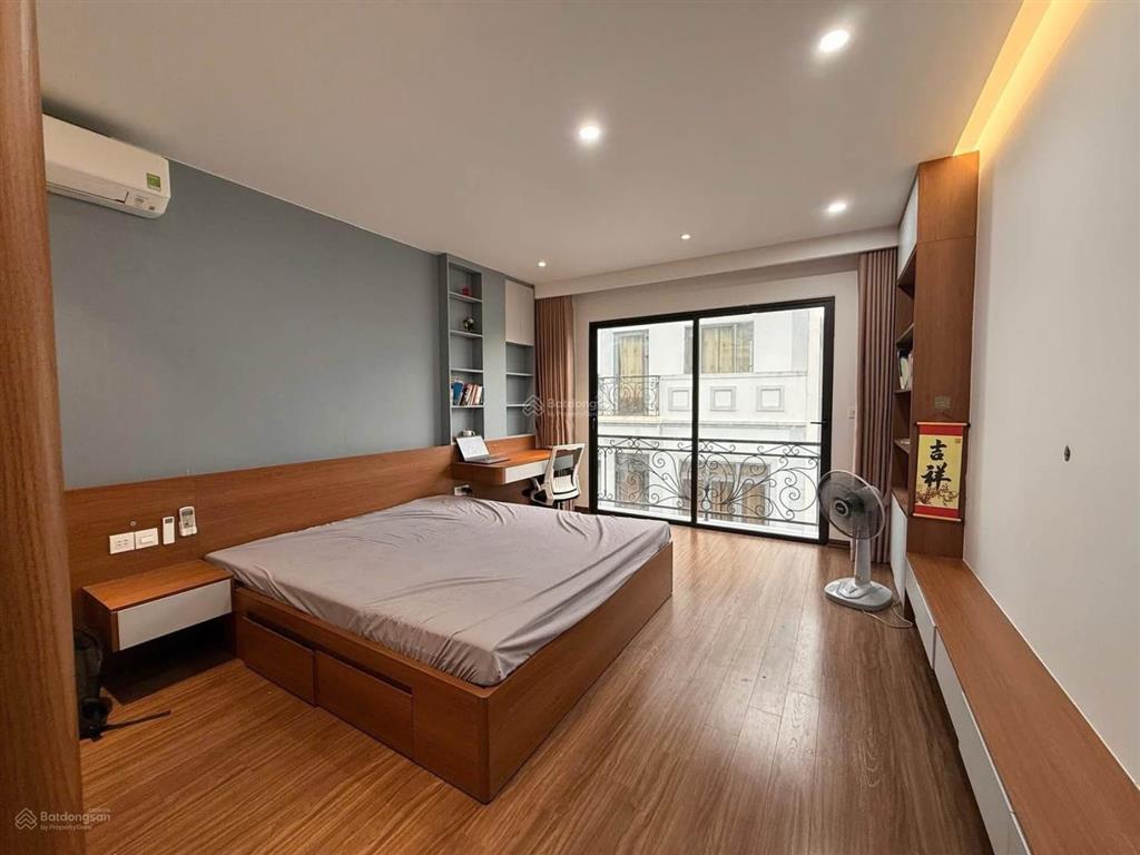 Bán gấp nhà phạm tuấn tài, 68m 4t , ô tô đỗ cửa, phân lô, cách phố 30m, dân trí cao kinh doanh tốt