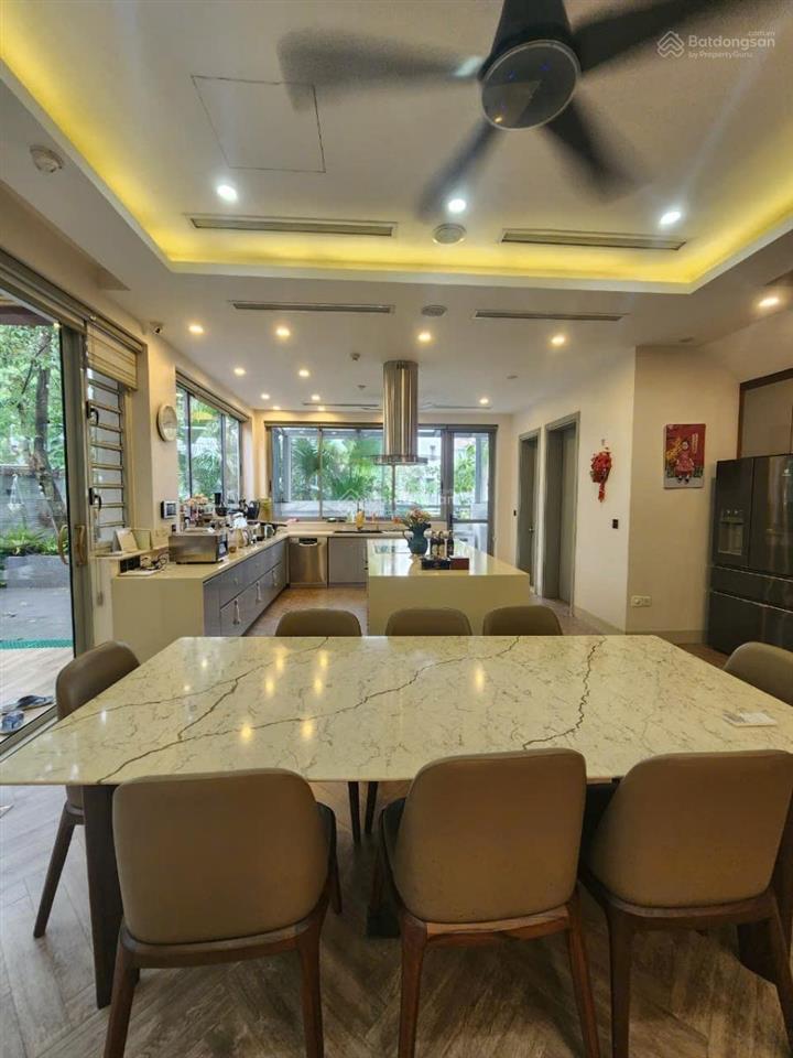 Tài sản đẹp khu liễu giai, 105m x 5 tầng, thang máy, gara 2 ô tô, ngõ thông ô tô, nhà đẹp ở ngay,