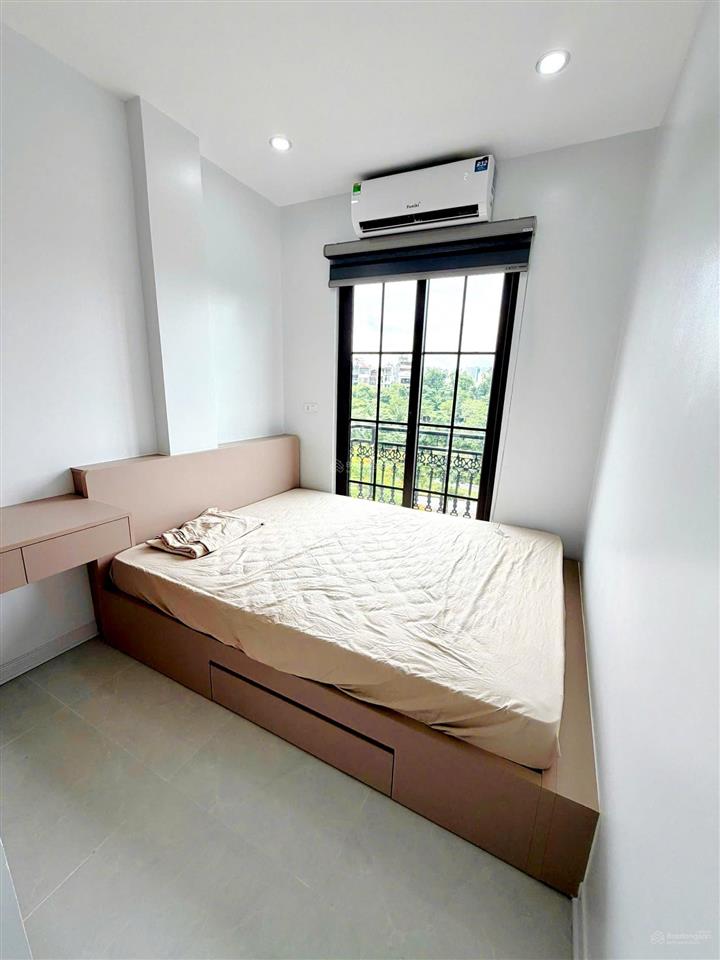 Toà mặt phố nguyễn đình hoàn, bất chấp kinh doanh, vỉa hè lớn, bãi xe gần, dt 5%/năm, pccc chuẩn