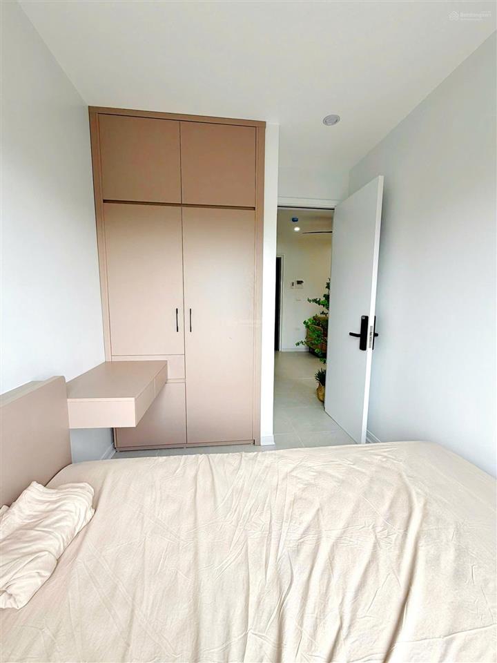 Toà mặt phố nguyễn đình hoàn, bất chấp kinh doanh, vỉa hè lớn, bãi xe gần, dt 5%/năm, pccc chuẩn
