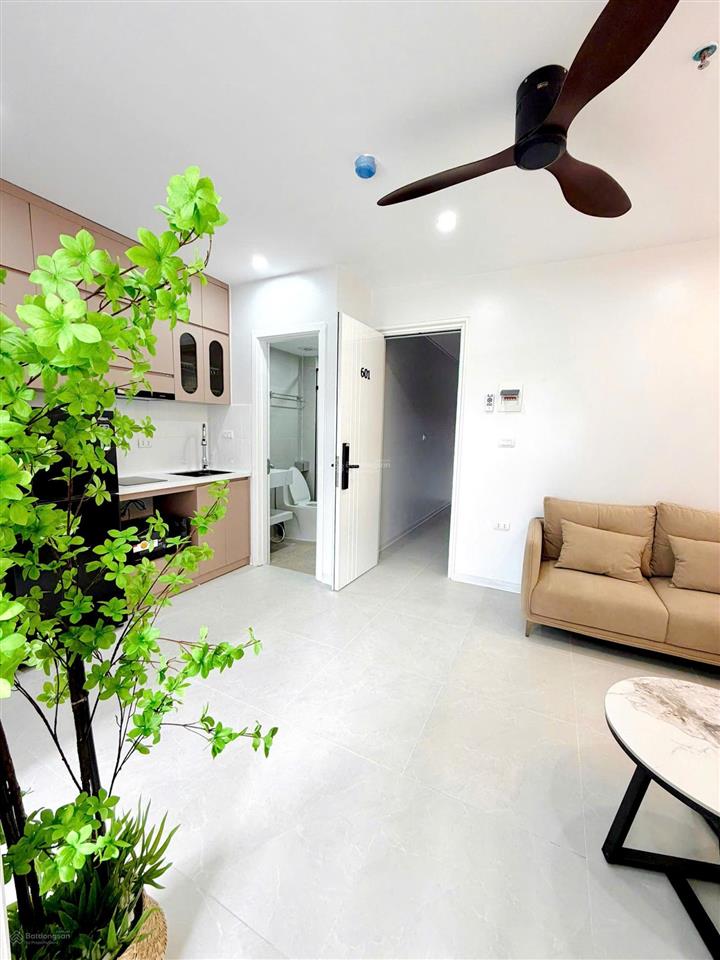 Toà mặt phố nguyễn đình hoàn, bất chấp kinh doanh, vỉa hè lớn, bãi xe gần, dt 5%/năm, pccc chuẩn