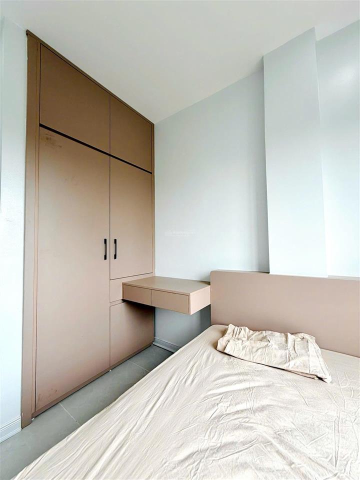 Toà mặt phố nguyễn đình hoàn, bất chấp kinh doanh, vỉa hè lớn, bãi xe gần, dt 5%/năm, pccc chuẩn