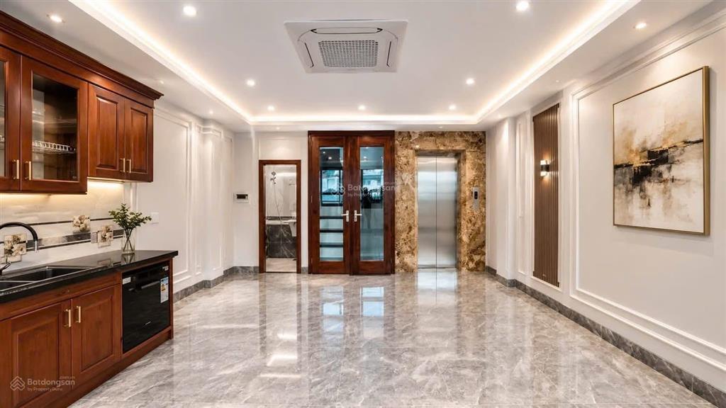 Toà nhà văn phòng hoàng quốc việt, lô góc 3 mặt tiền, phân lô, 70m2*7t thang máy, sổ vuông, ko qh