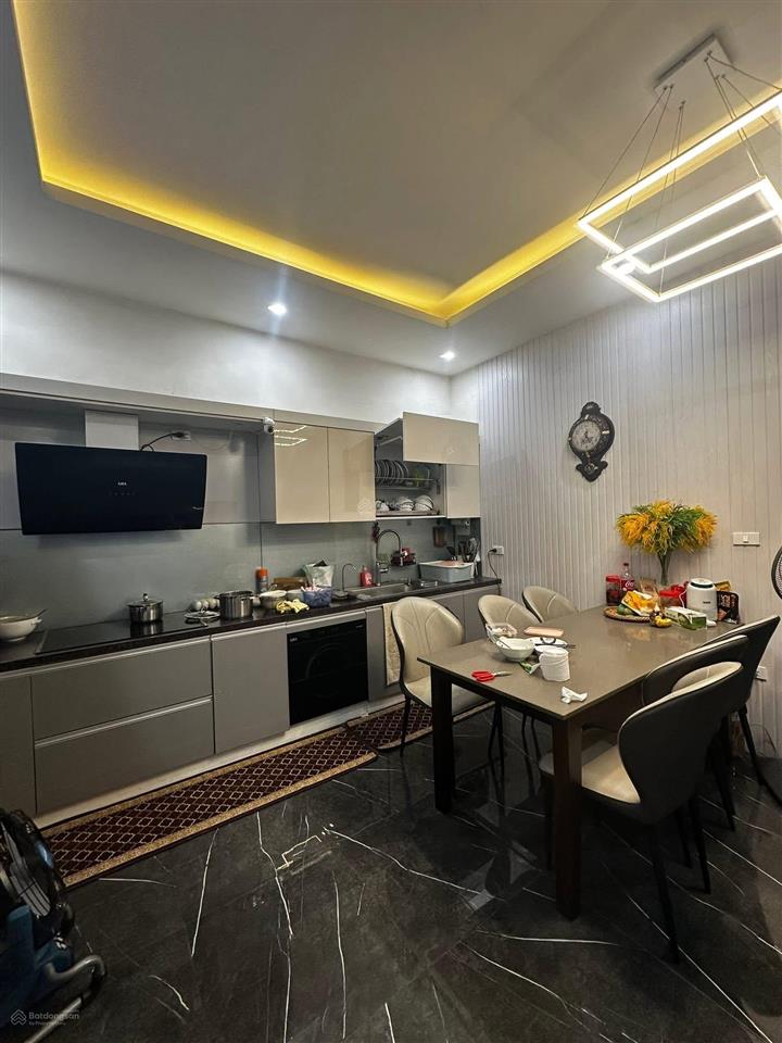 Nhà dịch vọng hậu, 57m2 5t, ô tô tránh, đỗ cửa, kinh doanh sầm uất, chủ thiện chí bán
