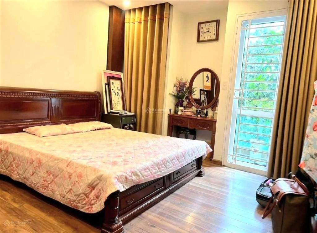 Bán phân lô hoàng quốc việt, 59m, 4 tầng, mặt tiền 6m, đường ô tô, 2 mặt thoáng, khu dân trí cao