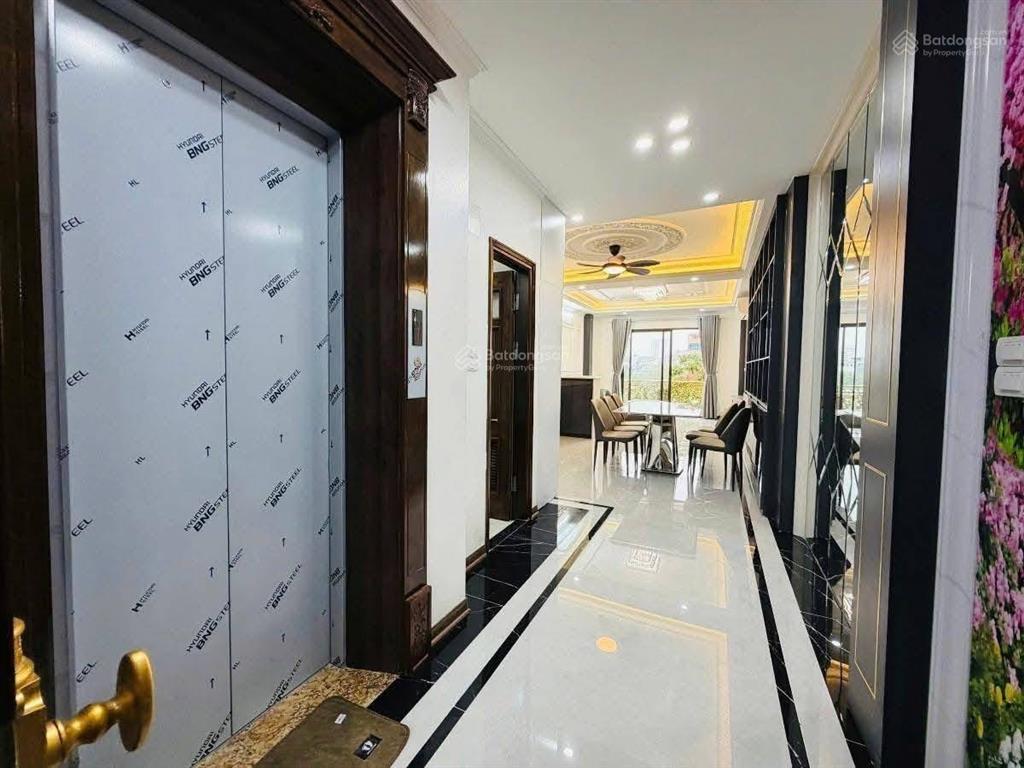Nhà đẹp khúc thừa dụ, phân lô 47m x 5 tầng, thang máy xịn, ô tô dừng đỗ trước nhà, phố văn minh