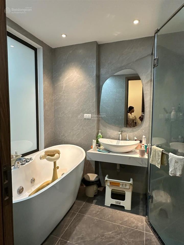 Nhà đẹp phân lô trần quốc hoàn 45mx7 tầng thang máy, ôtô đỗ trong nhà, ở và kinh doanh được ngay