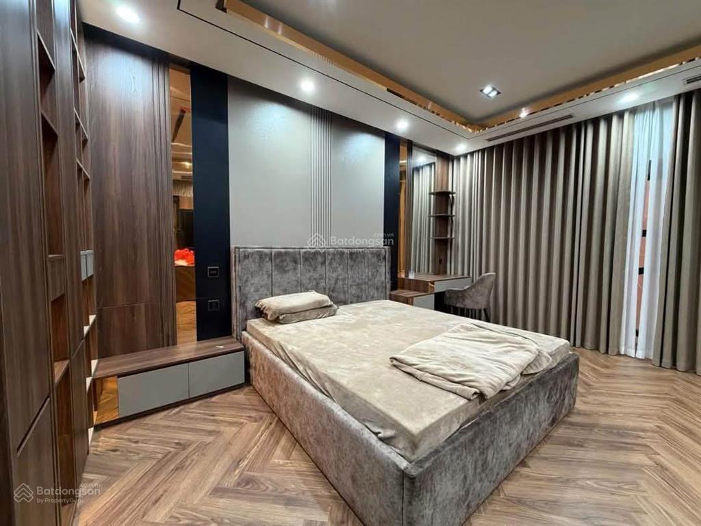Bán nhà dương quảng hàm phố vip 50m 5t