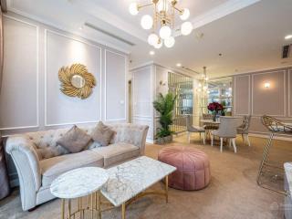 Bán căn hộ cc xi grand court lý thường kiệt, q10 dt 70m2 2pn 2wc sổ giá 5,9tỷ.  0907 909 *** hùng