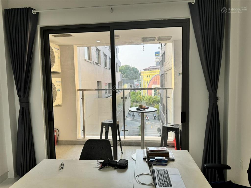 Bán căn hộ cc oriental plaza 685 âu cơ, dt 105m2 3pn 2wc hai ban công giá 5tỷ  0907 909 *** hùng