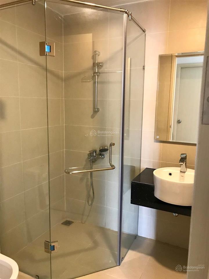 Cho thuê căn hộ cc sky center, tân bình, dt 75m2, 2pn 2wc giá 16tr.  0907 909 *** hùng