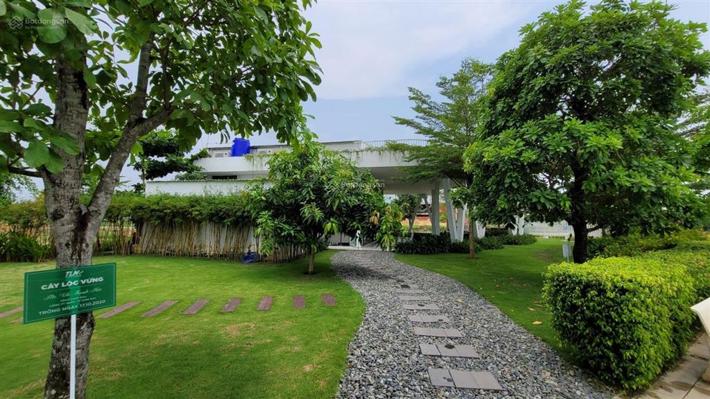 Chính chủ cần bán nhanh cặp shophouse mặt tiền đường 18,5m  trục chính dự án