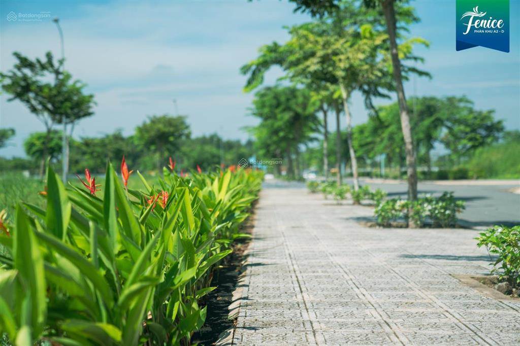 Chính chủ cần bán nhanh cặp shophouse mặt tiền đường 18,5m  trục chính dự án