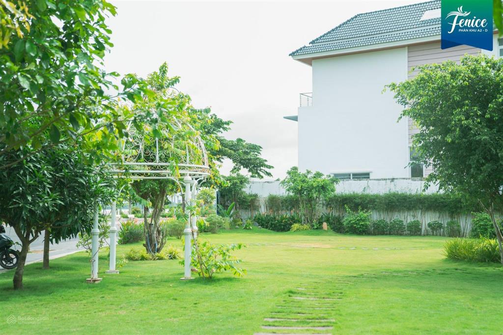 Chính chủ cần bán nhanh cặp shophouse mặt tiền đường 18,5m  trục chính dự án