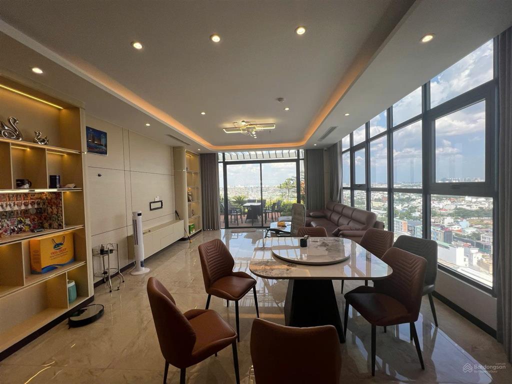 Penthouse sân vườn biệt thự góc trên không view sân bay. giá 8.8 tỷ tl