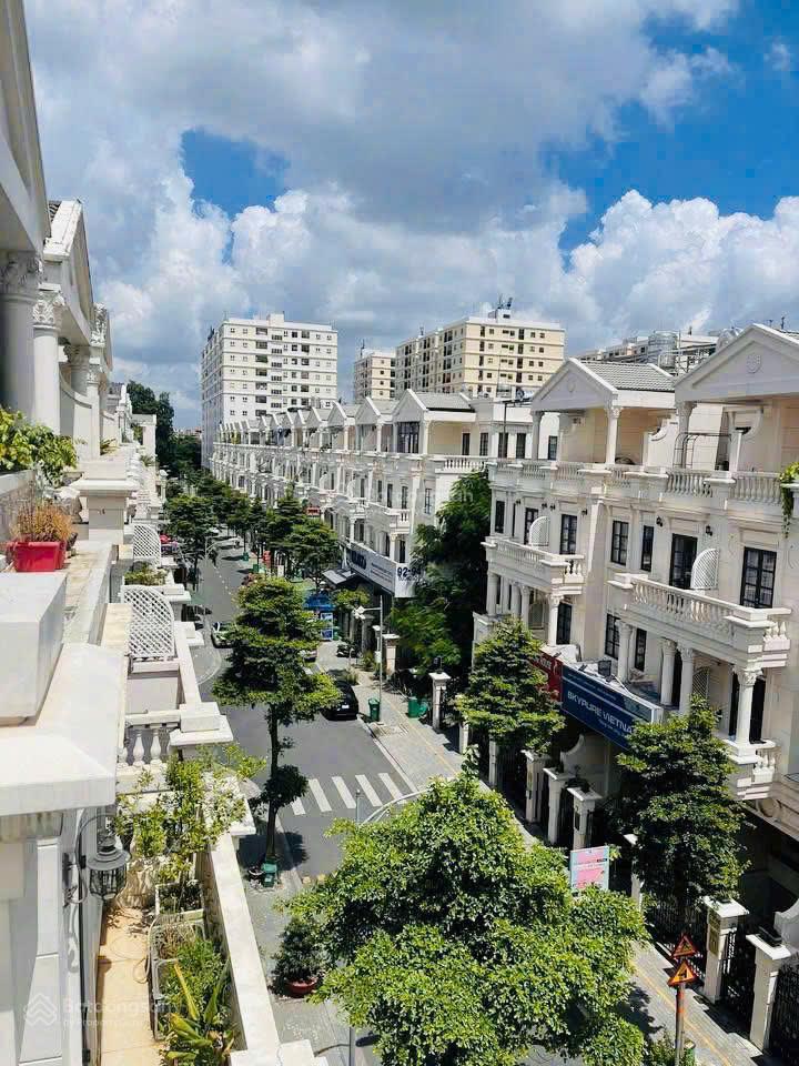 Bán nhà phố có hầm cityland park hills. hoàn thiện có thang máy. giá chốt 20.5 tỷ