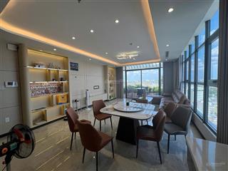 Bán penthouse sân vườn biệt thự góc trên không view sân bay. giá bán 8.8 tỷ (thương lượng).