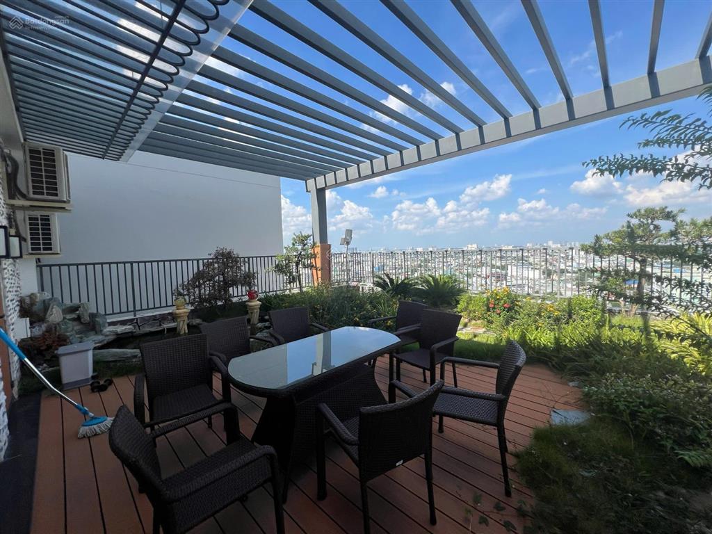 Bán penthouse sân vườn biệt thự góc trên không view sân bay. giá bán 8.8 tỷ (thương lượng).