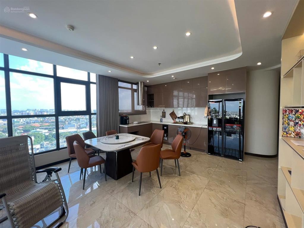 Bán penthouse sân vườn biệt thự góc trên không view sân bay. giá bán 8.8 tỷ (thương lượng).