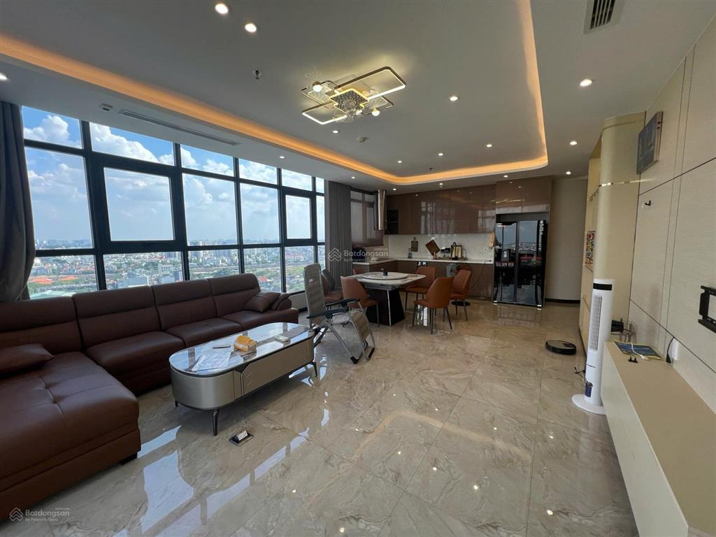Bán penthouse sân vườn biệt thự góc trên không view sân bay. giá bán 8.8 tỷ (thương lượng).
