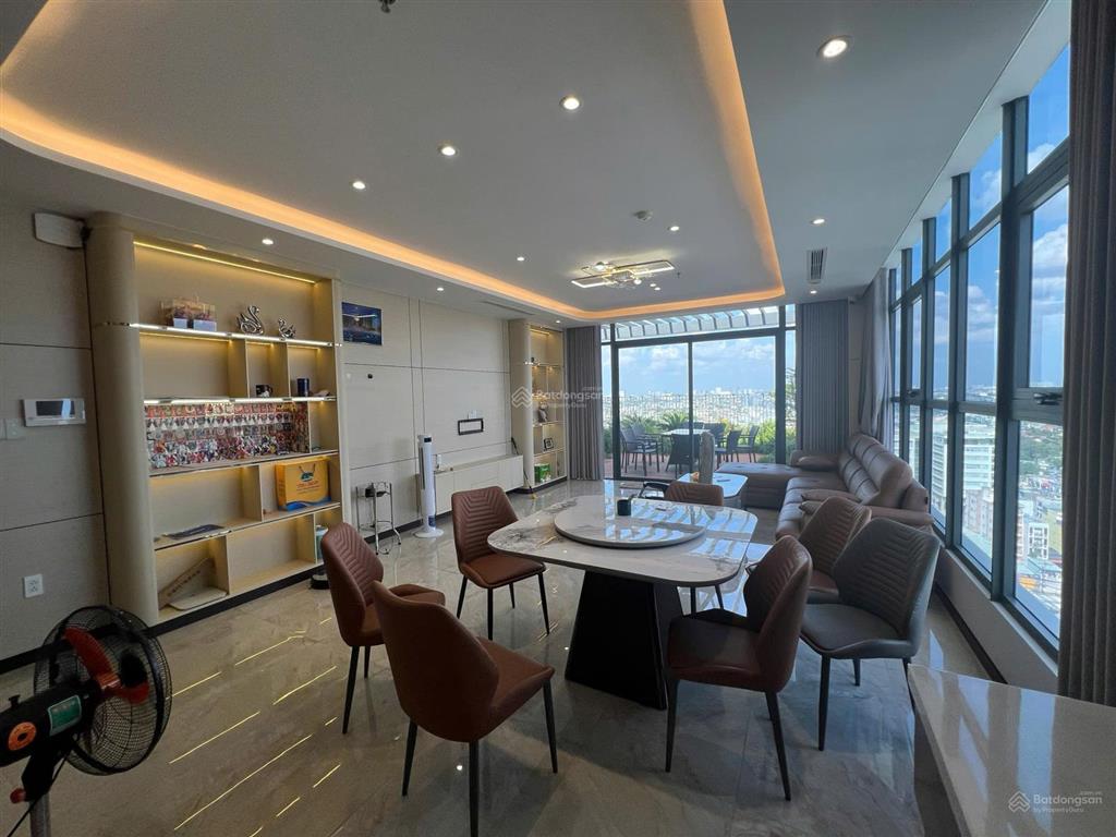 Bán penthouse sân vườn biệt thự góc trên không view sân bay. giá bán 8.8 tỷ (thương lượng).