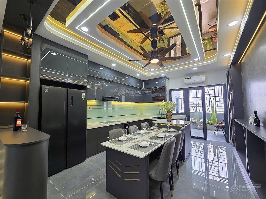 Bán nhà mặt tiền nb cầu ba phụ 84m2, 1 trệt 1 lửng 3 lầu. gần công viên 150ha q12