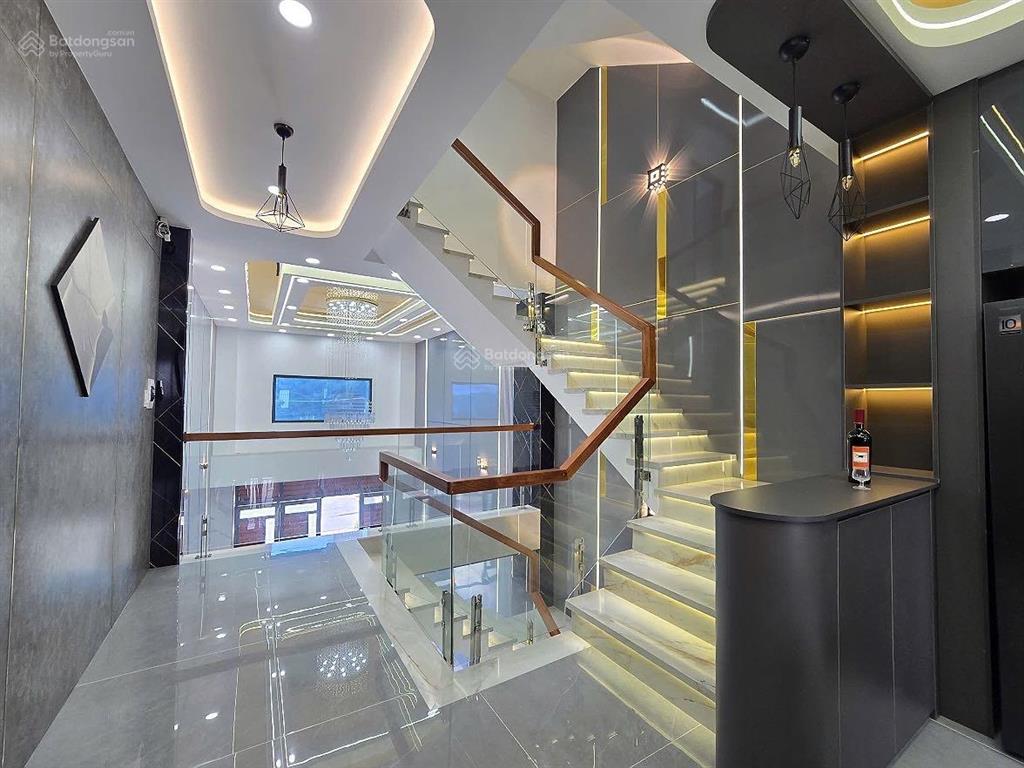 Bán nhà mặt tiền nb cầu ba phụ 84m2, 1 trệt 1 lửng 3 lầu. gần công viên 150ha q12