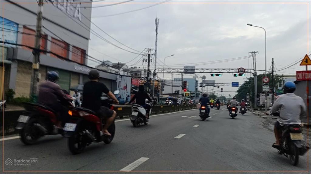 Bán nhà mặt tiền nguyễn hữu trí ở tân túc 2 tầng 185m2 đang cho thuê kinh doanh đa ngành  12,4 tỷ