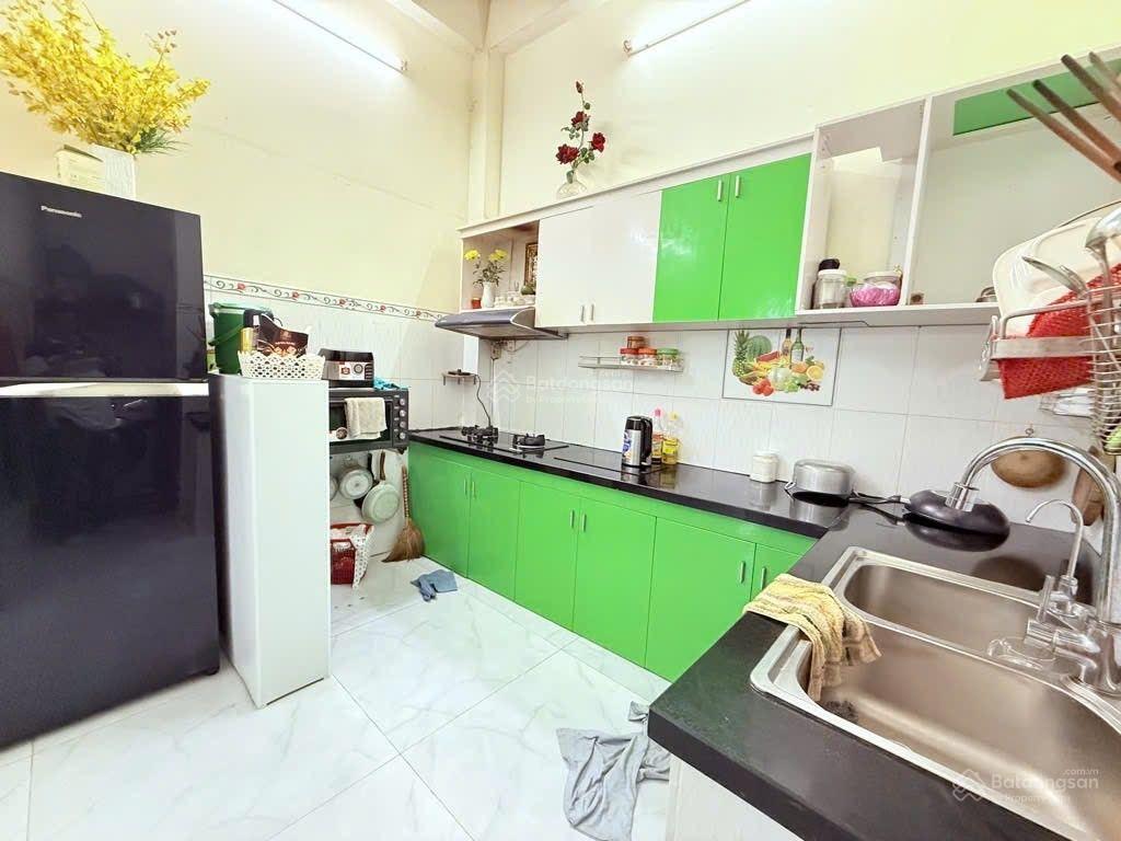 Nhà 5x18, giá 9,x tỷ, hẻm 5m hồ đắc di, sát ga t3, tân phú giáp tân bình  7 phòng
