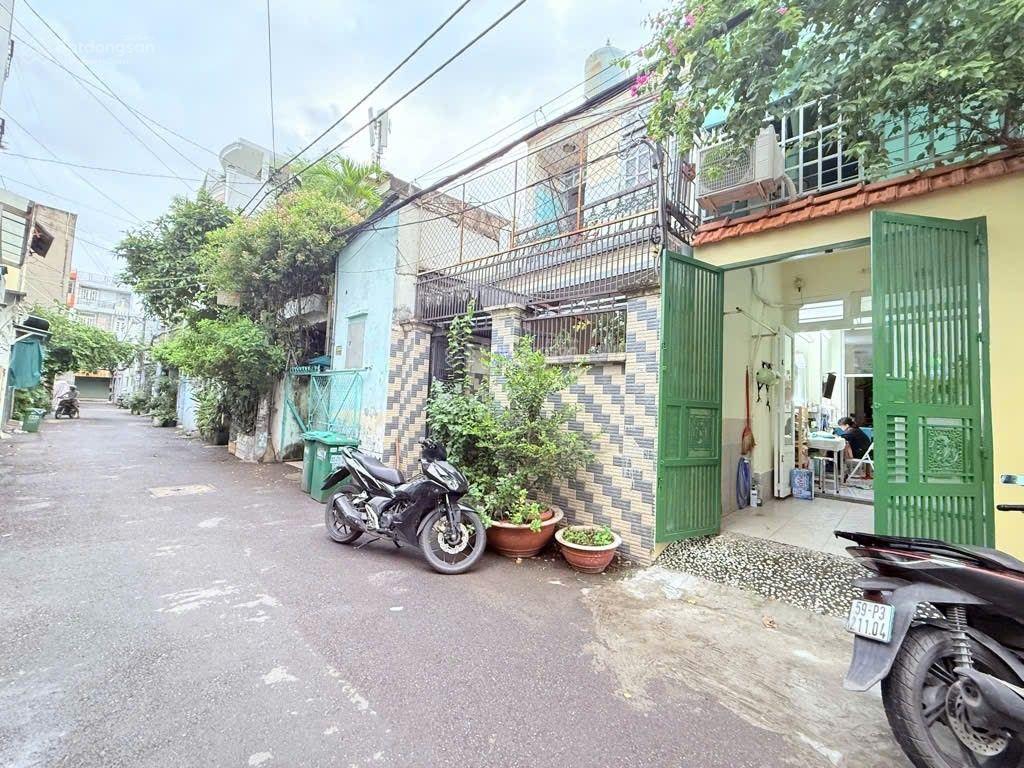 Nhà 5x18, giá 9,x tỷ, hẻm 5m hồ đắc di, sát ga t3, tân phú giáp tân bình  7 phòng