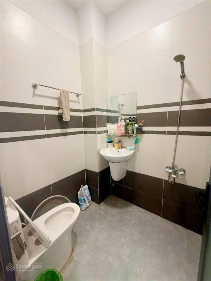 Nhà 3 tầng, dt 5x20m, giá 7,x tỷ, đường tân kỳ tân quý, bình tân, hẻm 5m