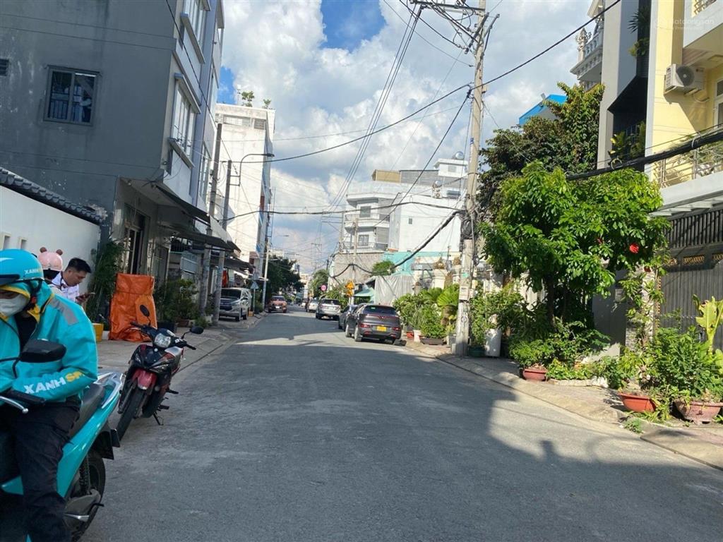 Nhà 97m2, chỉ 7 tỷ, ngay tân phú, qua trường đh công thương 5phút