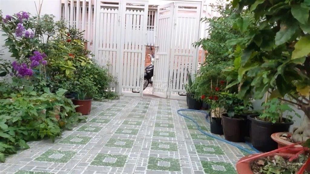 Nhà 97m2, chỉ 7 tỷ, ngay tân phú, qua trường đh công thương 5phút