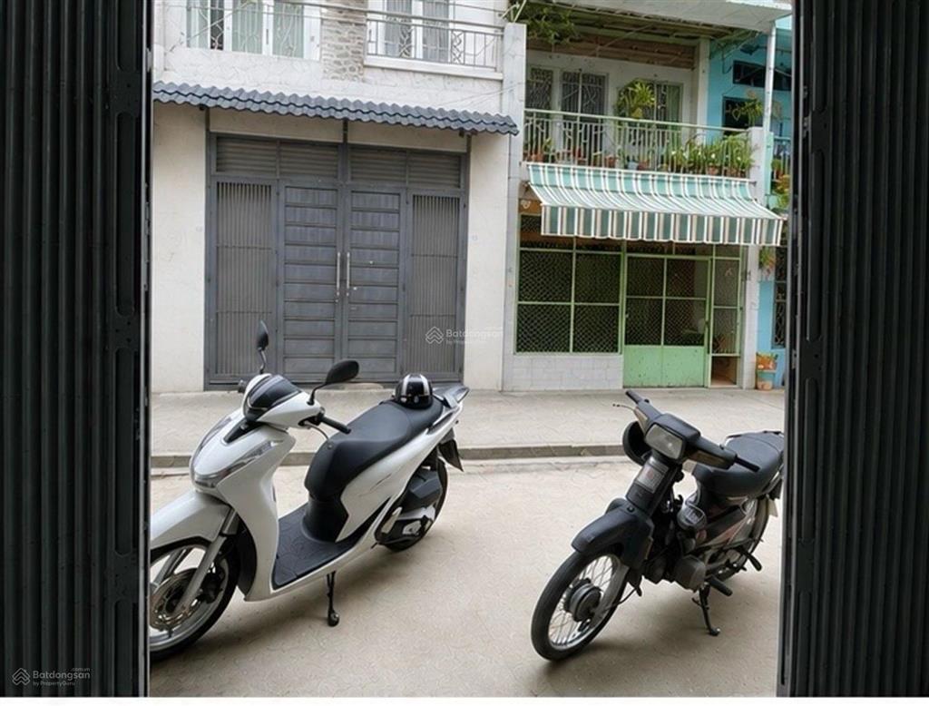 Nhà ra đầm sen 5p, dt 4,3x14m, chỉ hơn 5 tỷ (tl), 3 tầng, hẻm trước nhà 6m