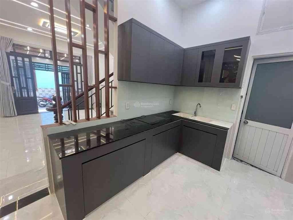 Nhà 5,5x12, 3 tầng, chỉ nhỉnh 5 tỷ ngay tân kỳ tân quý, bước qua aeon 5 phút