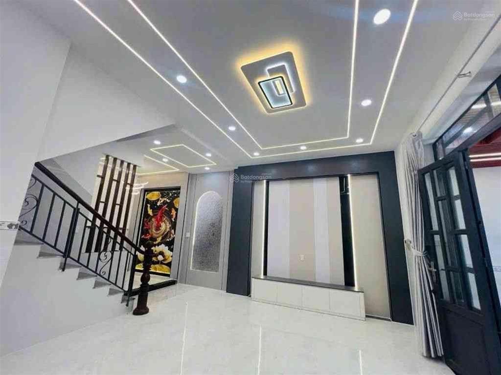 Nhà 5,5x12, 3 tầng, chỉ nhỉnh 5 tỷ ngay tân kỳ tân quý, bước qua aeon 5 phút