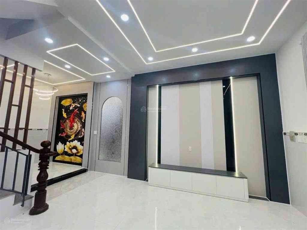 Nhà 5,5x12, 3 tầng, chỉ nhỉnh 5 tỷ ngay tân kỳ tân quý, bước qua aeon 5 phút