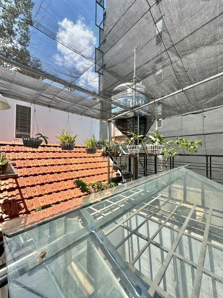 Giảm 300 triệu bán nhà 1 trệt 2 lầu đường bùi thị xuân  cách mặt tiền 1 căn