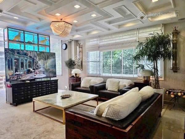 Cần bán gấp biệt thự mỹ văn, phú mỹ hưng, quận 7
