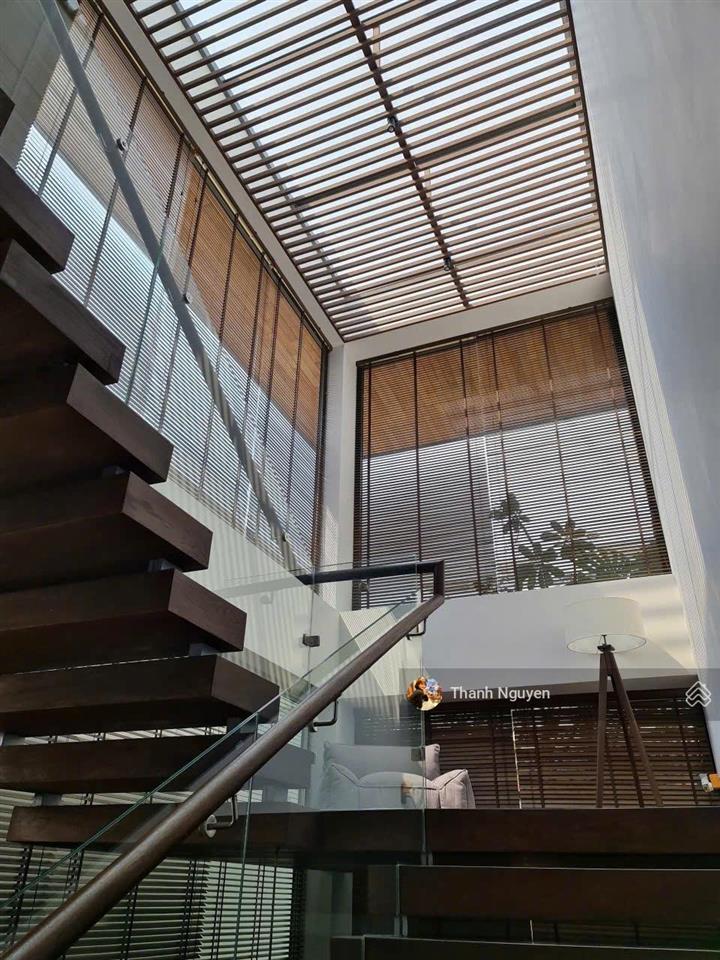 Siêu phẩm biệt thự quận 1 ngay trần nhật duật  dt 15x22m  hầm 4 lầu st mới, có hồ bơi  85 tỷ