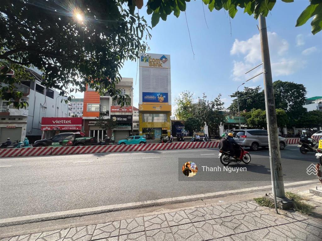 Bán tòa nhà mt lạc long quân  dt 7x15m  kc 6 tầng  ngân hàng thuê 76 triệu/tháng  26.8 tỷ