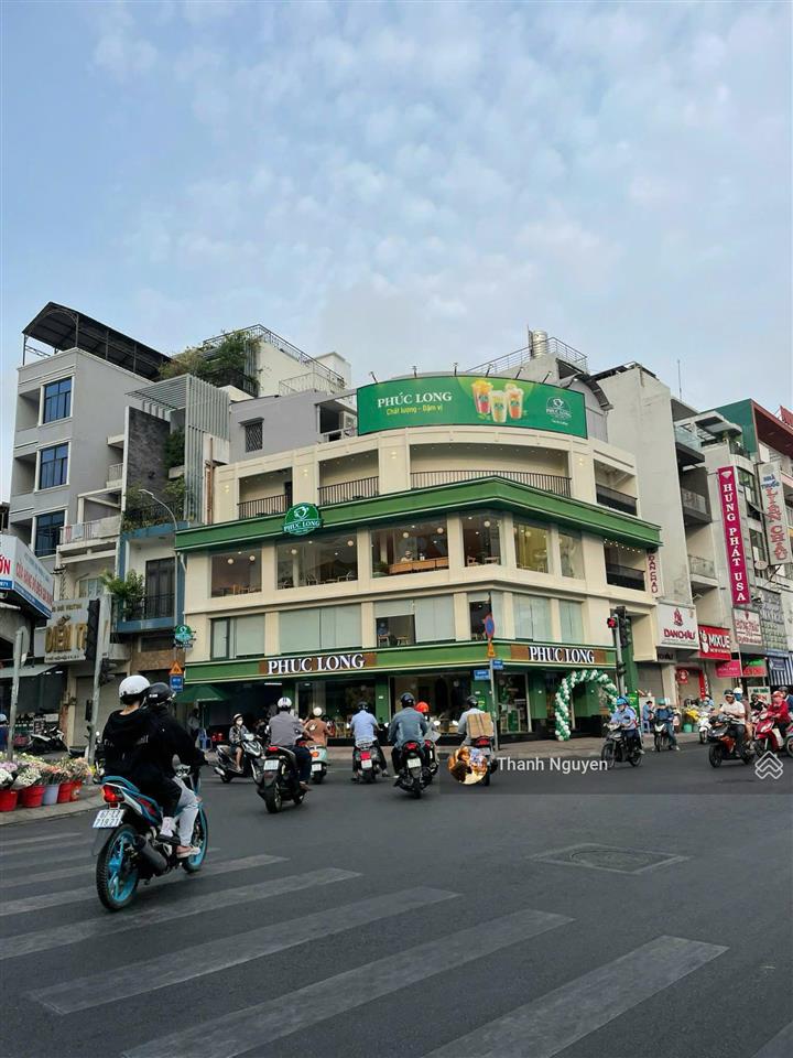 Góc 2 mặt tiền hai bà trưng  trần quốc toản, q.3  10x18m, nở hậu 15m  4 tầng 300 triệu  110 tỷ