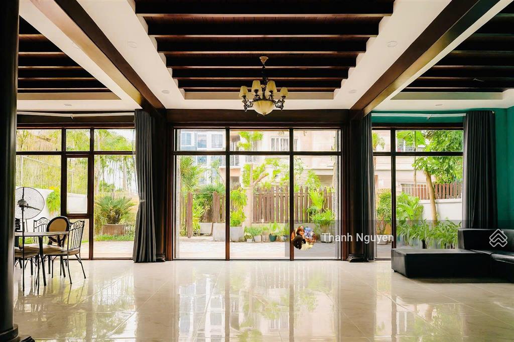 Bán gấp biệt thự nguyễn văn hưởng, p. thảo điền, q.2  dt 13x26m  cn 326m2 trệt lầu chỉ 50 tỷ