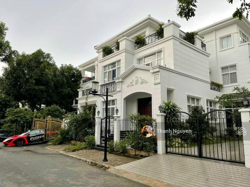 Bán gấp biệt thự nguyễn văn hưởng, p. thảo điền, q.2  dt 13x26m  cn 326m2 trệt lầu chỉ 50 tỷ