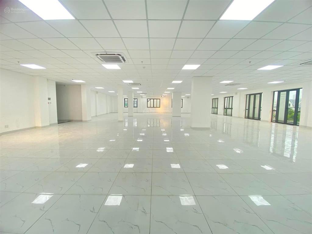 Góc 2mt phan xích long, p. 2, pn  7x26m, 172m2  5 tầng, hđ thuê 150tr  70 tỷ