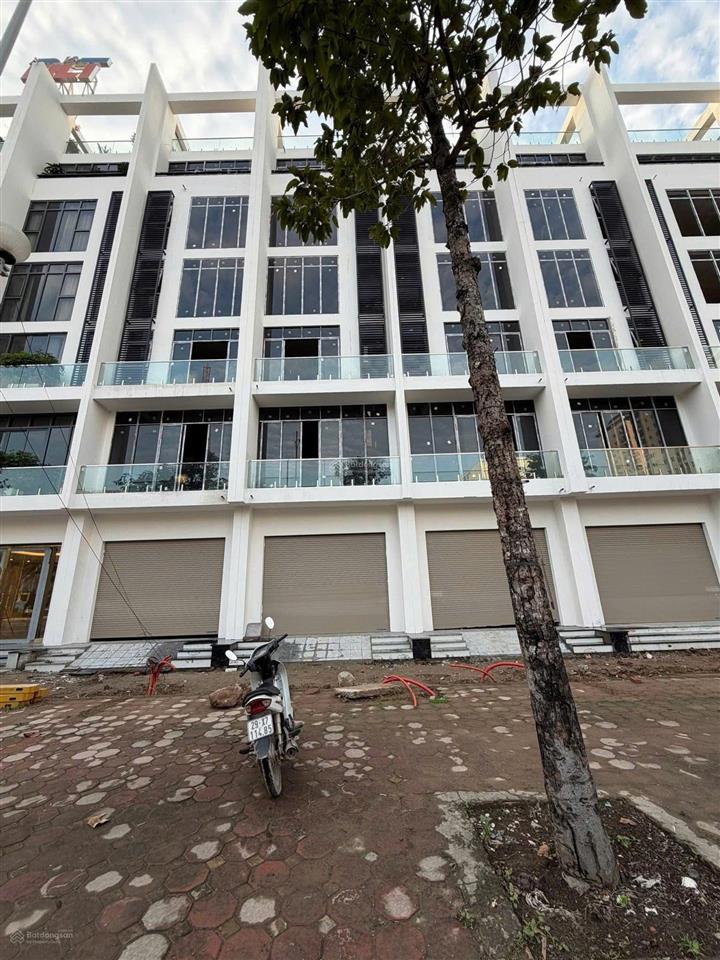 Bán nhà liền kề xây 7 tầng, đường 25m, trước mặt là chung cư vị trí kinh doanh