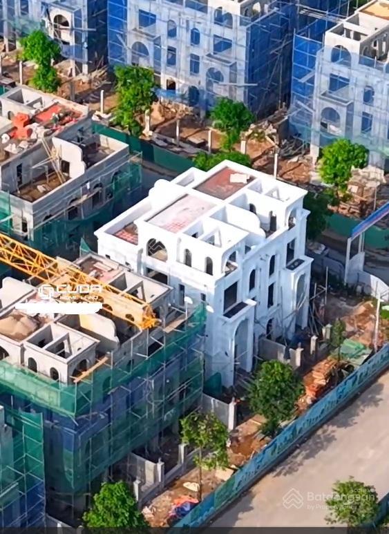 Bán nhà biệt thự 250m2, 2 mặt thoáng, đường 17m, vị trí chạy thẳng ra hồ, kinh doanh tốt