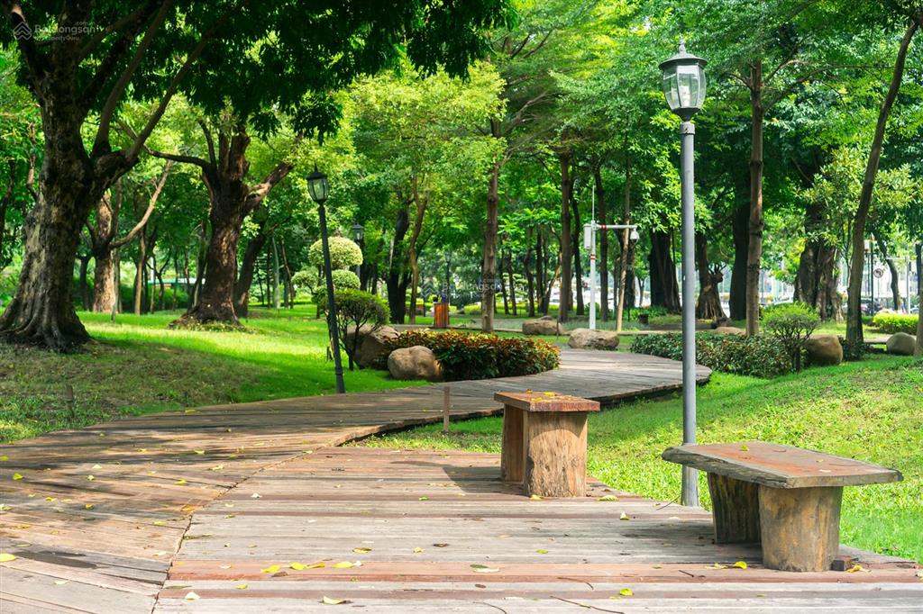 Bán căn hộ cao cấp 3pn, căn góc,view công viên, sát sân bay, nhà đẹp, ở liền 8.9 tỷ trúc 0932 742 ***