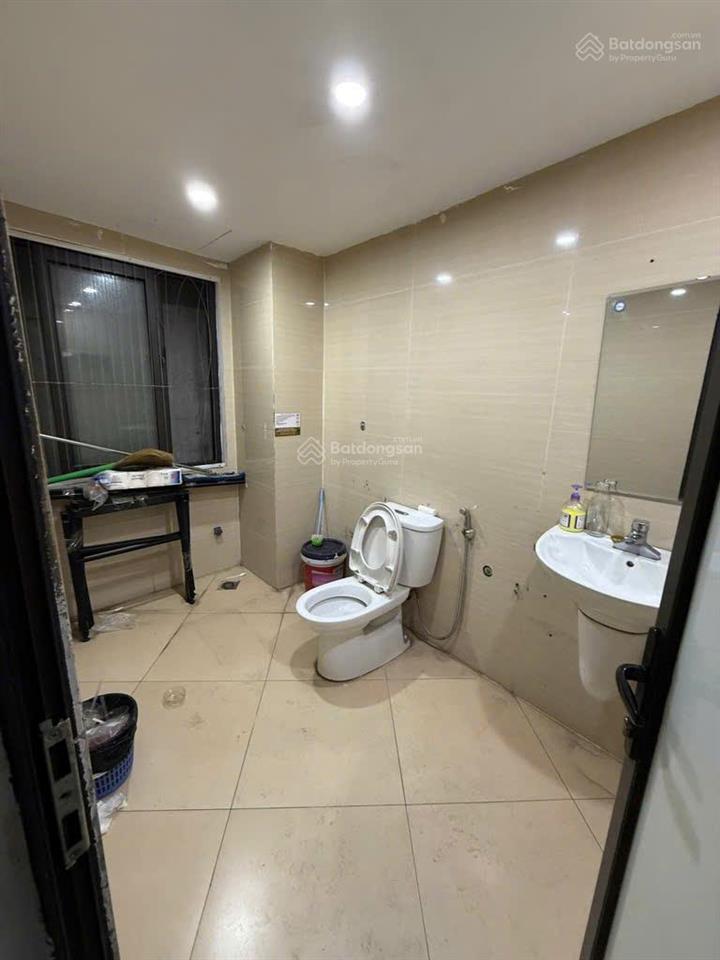 Mặt phố hoàng ngân  tòa nhà 8 tầng + hầm  mặt tiền quyền lực 5m  sổ vuông nở hậu.